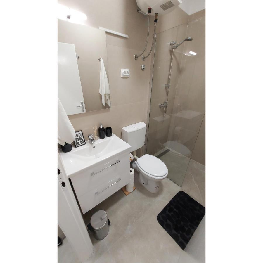 Studio Apartment Lee Split Exterior foto